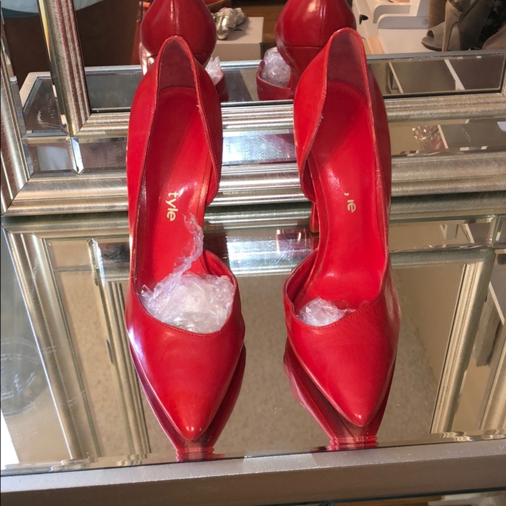 Red In Style Collection w/Nine West - Picture 2 of 6
